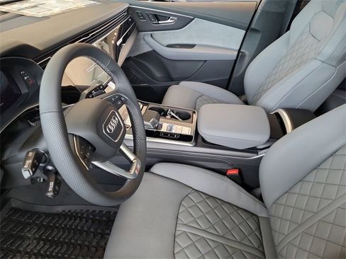 New 2026 Audi SQ7 Prestige image 11