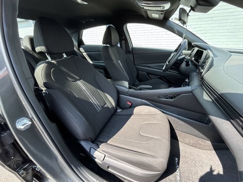 Used 2025 Hyundai Elantra Sport FWD image 25