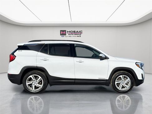 Used 2018 GMC Terrain SLE w/ Driver Convenience Package image 9