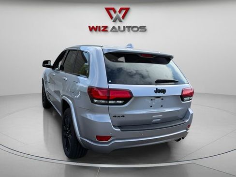 Used 2020 Jeep Grand Cherokee Altitude AWD/4WD image 3