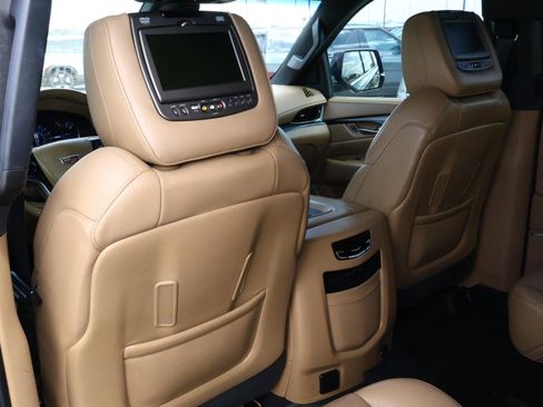 Used 2019 Cadillac Escalade ESV Platinum AWD/4WD image 20