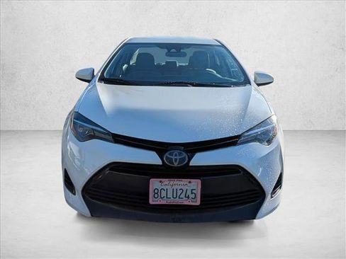 Used 2018 Toyota Corolla LE image 2