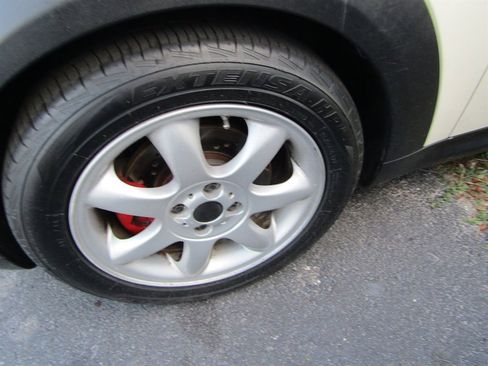 Used 2011 MINI Cooper Clubman image 8