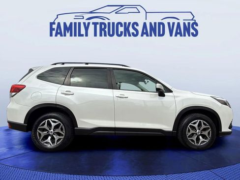 Used 2023 Subaru Forester Premium image 6