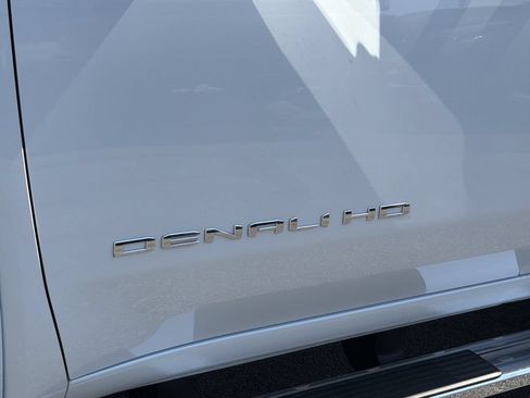 New 2026 GMC Sierra 2500 Denali w/ Denali Reserve Package AWD/4WD image 24