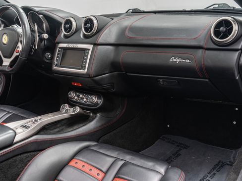 Used 2013 Ferrari California image 14