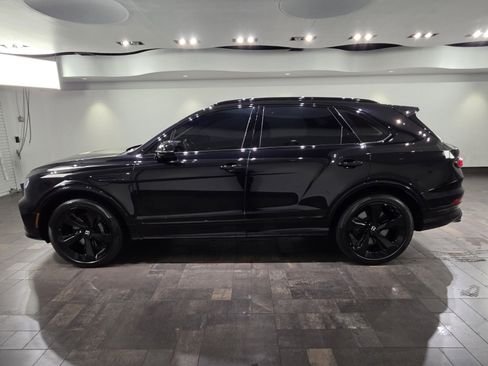 Used 2024 Bentley Bentayga image 3