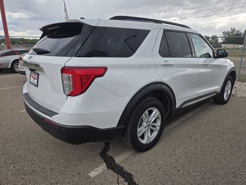 Used 2022 Ford Explorer XLT AWD/4WD image 3