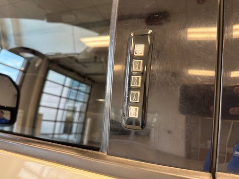 Used 2017 Ford F250 Lariat w/ Chrome Package image 9