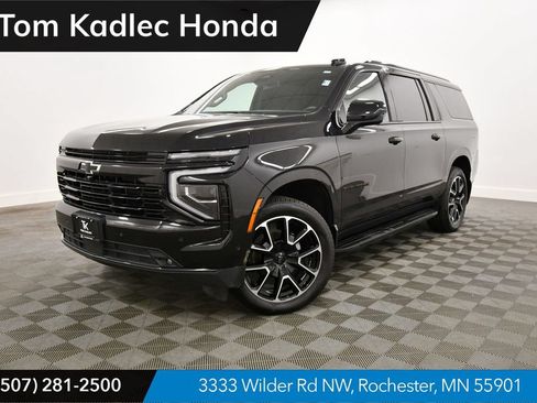 Used 2025 Chevrolet Suburban RST AWD/4WD image 1