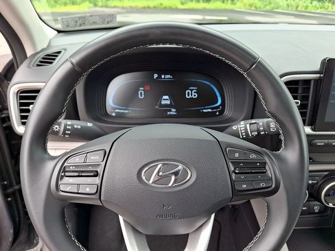 Certified 2024 Hyundai Venue SEL FWD image 21