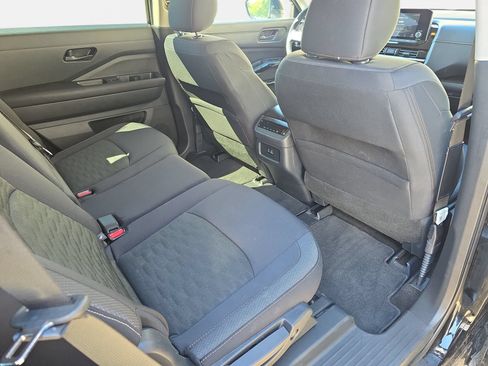 Used 2025 Nissan Pathfinder SV FWD image 11