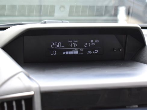 Used 2020 Subaru Crosstrek 2.0i Premium w/ Moonroof Package 2 AWD/4WD image 21