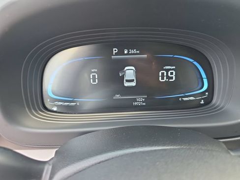 Used 2025 Hyundai Venue SEL FWD image 19