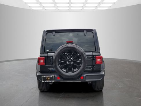 Used 2025 Jeep Wrangler Unlimited Sahara AWD/4WD image 7