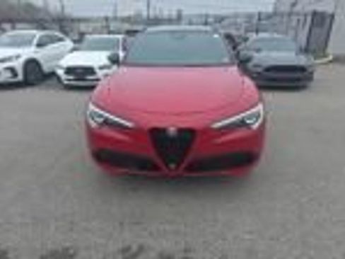 Used 2023 Alfa Romeo Stelvio Veloce image 3