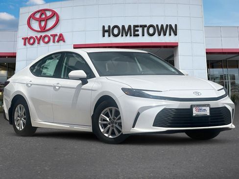 Used 2025 Toyota Camry LE FWD image 2