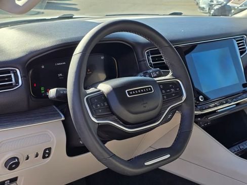 Used 2024 Jeep Wagoneer L Series II image 13