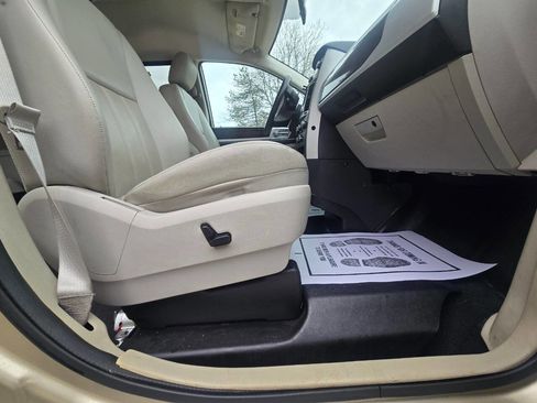 Used 2010 Dodge Grand Caravan SXT image 27