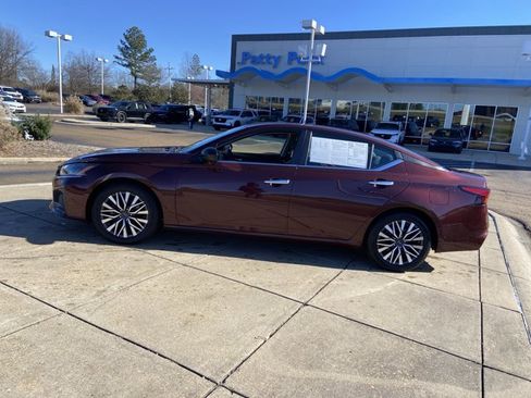 Used 2024 Nissan Altima 2.5 SV image 6