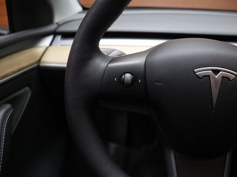 Used 2023 Tesla Model Y Long Range image 39