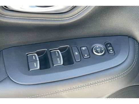 Certified 2025 Honda HR-V EX-L image 12