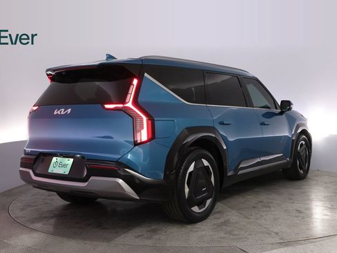 Used 2024 Kia EV9 Land AWD/4WD image 3