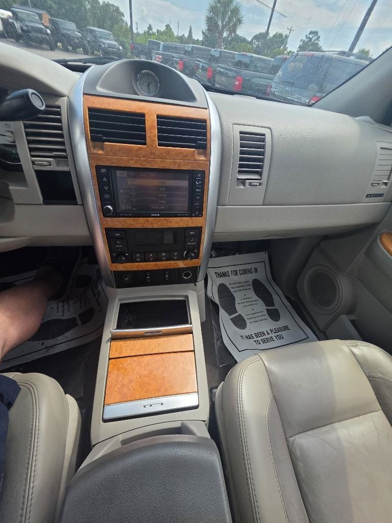 Used 2009 Chrysler Aspen Limited RWD image 18