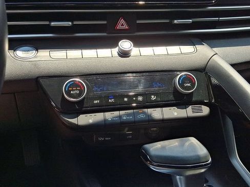 Used 2023 Hyundai Elantra SEL w/ Convenience Package FWD image 18
