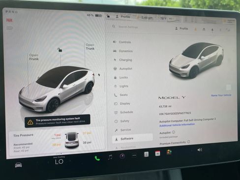 Used 2023 Tesla Model Y Long Range image 13