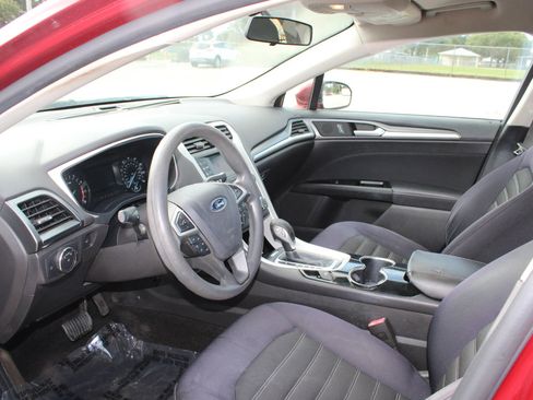 Used 2015 Ford Fusion SE FWD image 8