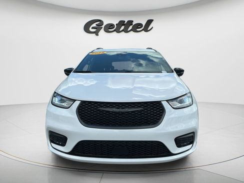 Used 2025 Chrysler Pacifica Limited FWD image 2