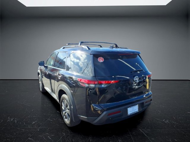 Used 2024 Nissan Pathfinder SV w/ Black Appearance Package AWD/4WD image 8
