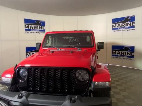 Used 2021 Jeep Gladiator Sport AWD/4WD image 5