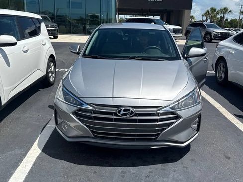 Used 2020 Hyundai Elantra SE w/ Cargo Package (C1) FWD image 3