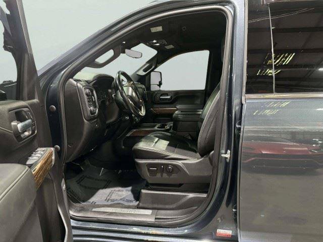Used 2020 Chevrolet Silverado 2500 High Country w/ Technology Package AWD/4WD image 18