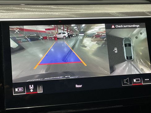 Used 2022 Audi e-tron Premium Plus w/ Premium Plus Package image 25