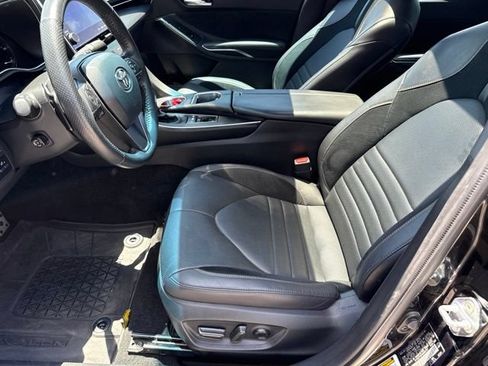 Used 2022 Toyota Avalon Touring FWD image 9