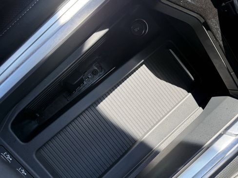 Used 2019 Audi e-tron Prestige w/ Prestige Package image 80