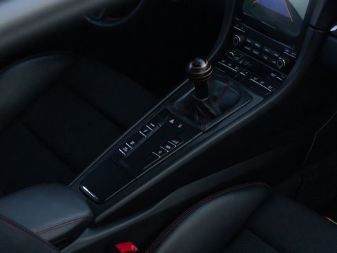 Used 2018 Porsche 911 GT3 RWD image 25