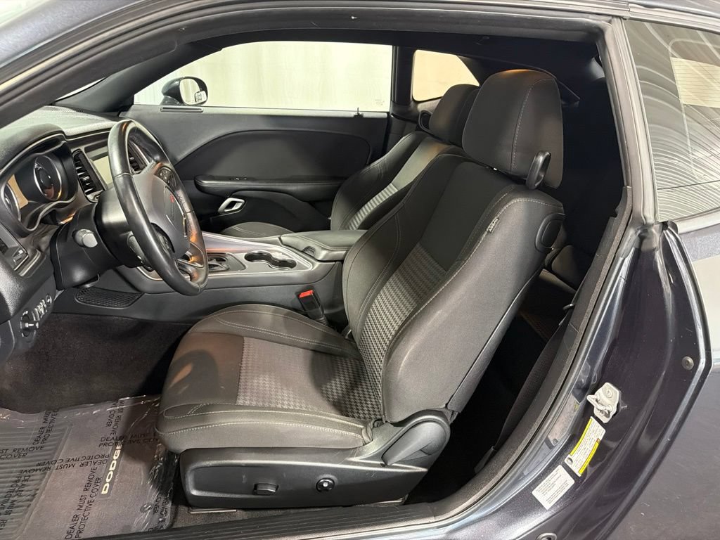 Used 2017 Dodge Challenger R/T RWD image 5