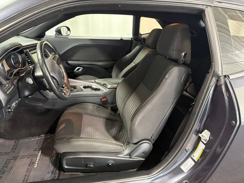 Used 2017 Dodge Challenger R/T RWD image 5