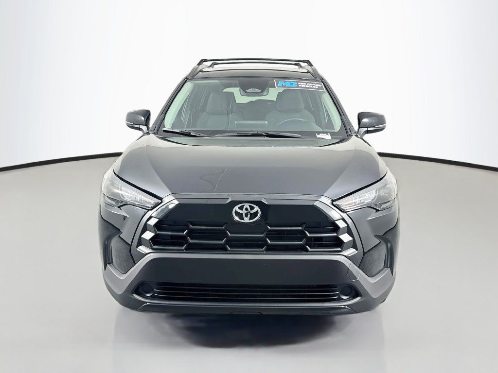 Used 2026 Toyota Corolla Cross LE FWD image 2