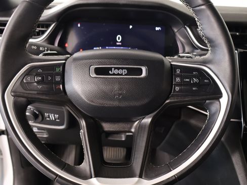 Used 2023 Jeep Grand Cherokee Altitude RWD image 3