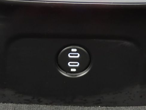 Certified 2026 Porsche Macan AWD/4WD image 34