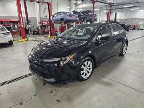 Used 2021 Toyota Corolla LE w/ Carpet Mat Package (TMS) image 11