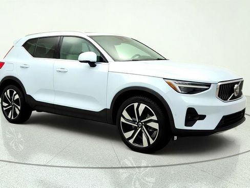 Used 2024 Volvo XC40 B5 Plus w/ Protection Package Premier AWD/4WD image 3