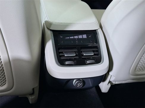 Used 2017 Volvo S90 T6 Momentum w/ Vision Package image 29