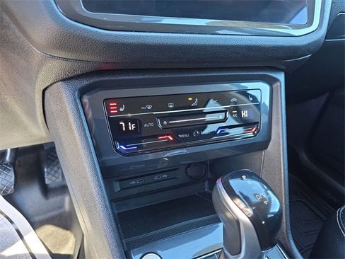 Used 2023 Volkswagen Tiguan SE image 19