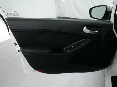 Used 2018 Kia Forte LX w/ LX Rear Camera Package image 10